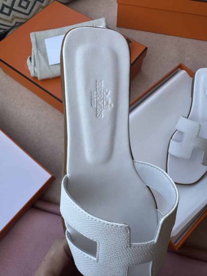 Replica Hermes Oran sandal Women in Blanc - Image 3