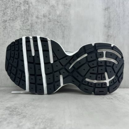 REPLICA BALENCIAGA MEN'S 3XL GRADIENT SNEAKER IN BLACK/GREY/WHITE - Image 4