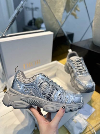 Replica Dior Chrono Sneaker Gray Mesh with Silver-Tone Laminated Leather-Effect Panels - Image 5