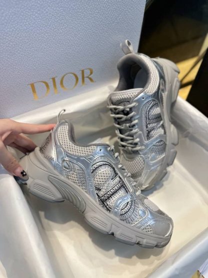 Replica Dior Chrono Sneaker Gray Mesh with Silver-Tone Laminated Leather-Effect Panels - Image 4