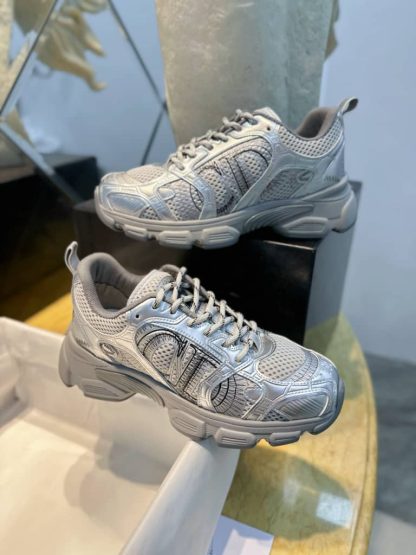 Replica Dior Chrono Sneaker Gray Mesh with Silver-Tone Laminated Leather-Effect Panels - Image 6